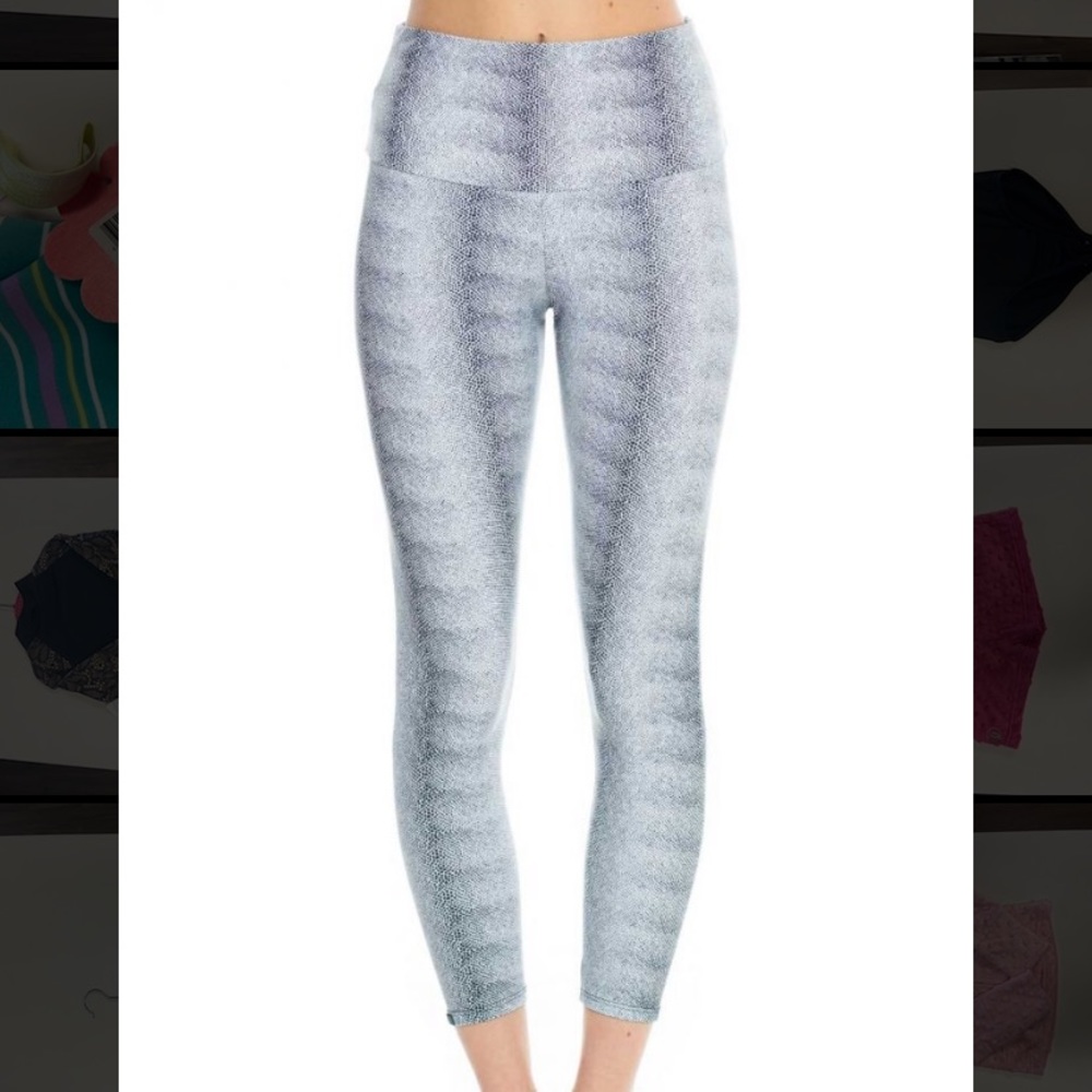 NWT High Basic Capri Legging